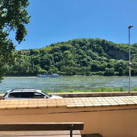 Haus Am Ufer Mit Rheinpanoramablick Apartman *